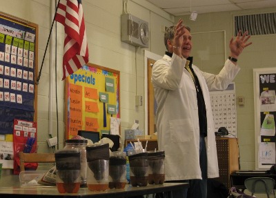 Doug Kievit-Kylar discusses water with PPS students.